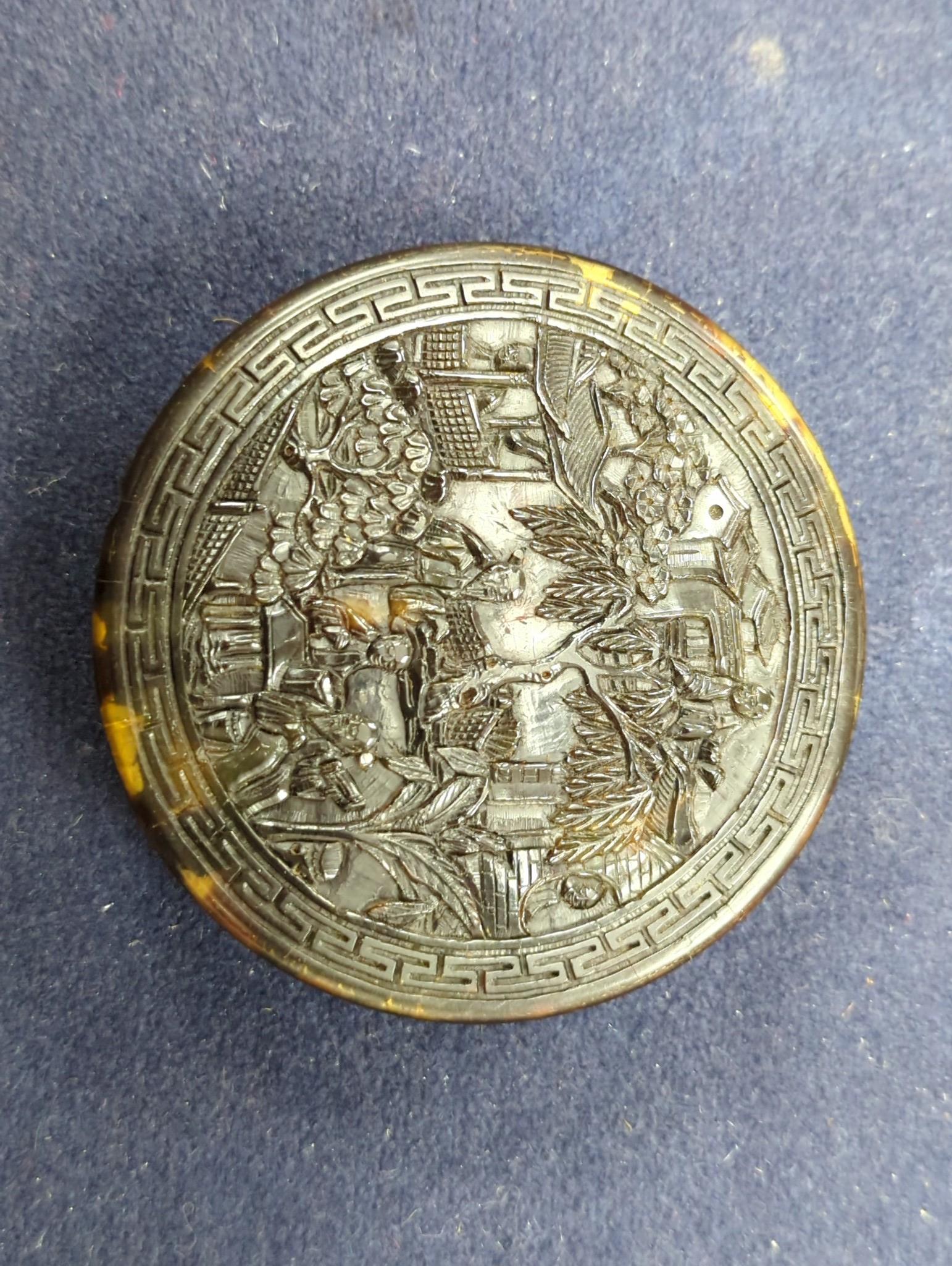 A 19th century Chinese export tortoiseshell snuff box, diameter 8cm